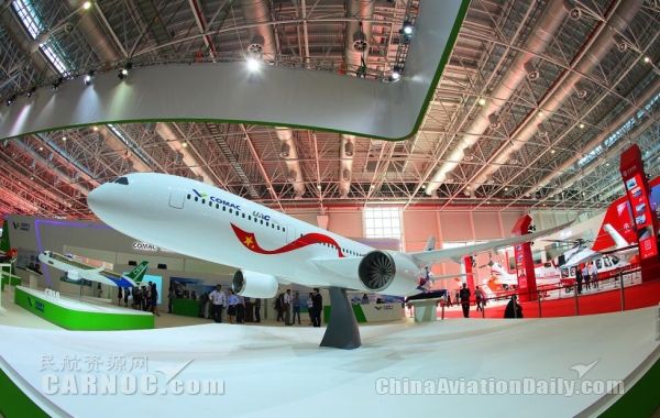 中俄遠程寬體客機模型首次亮相珠海航展376105_ 中俄遠程寬體客機模型首次亮相珠海航展